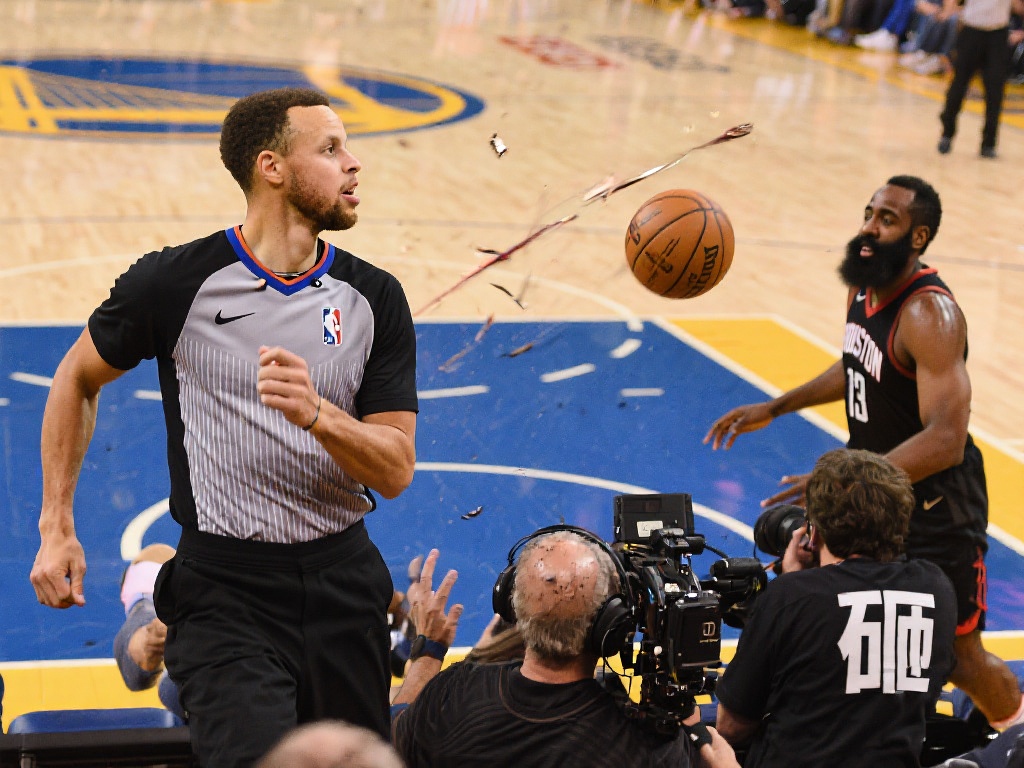 例如，在一场NBA比赛中，库里的远投在命