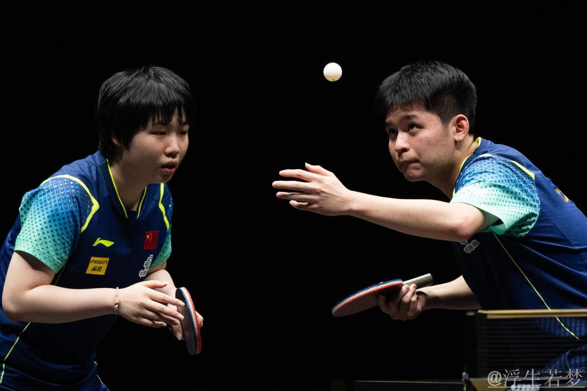 国乒防线稳固！蒯曼力抗申裕斌猛攻，林诗栋关键逆转握拳欢庆