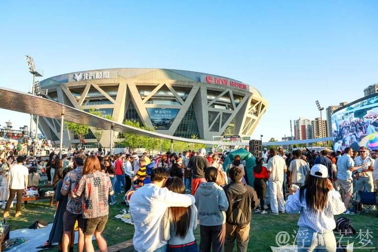 将比赛场地转化为消费中心